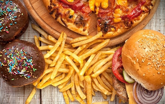 Cách giảm đầy hơi - Hạn chế thực phẩm giàu chất béo