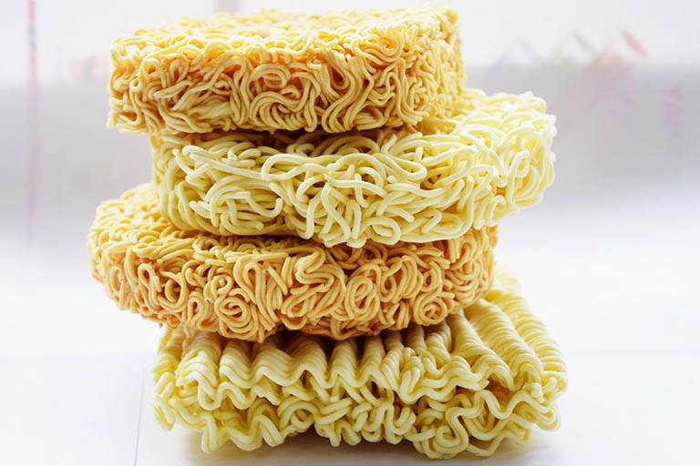 Bệnh gút có ăn được mì tôm không